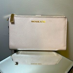 Michael Kors wallet wristlet in dusty pink with gold hardware